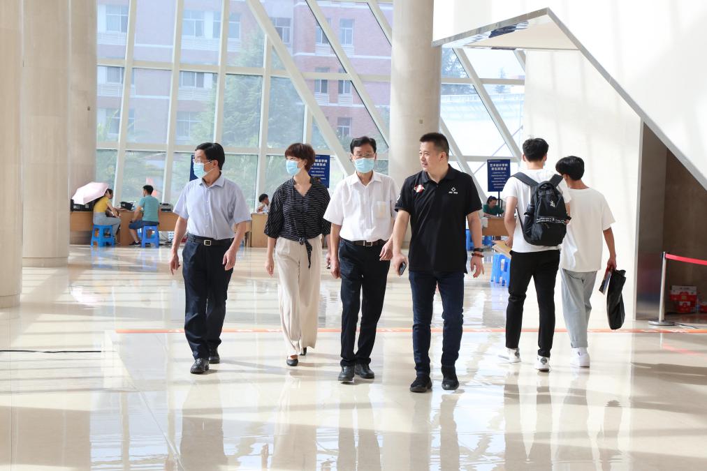 我校2021级新生报到入学