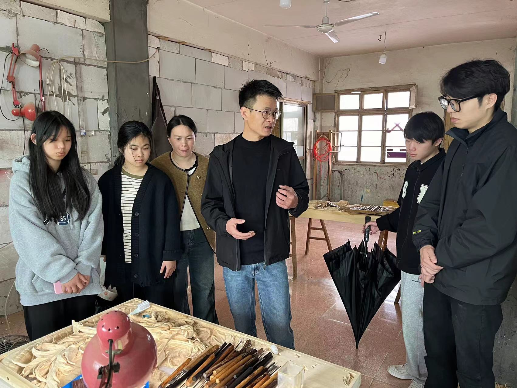 进企业 看发展 促就业————工艺美术学院、创意设计学院开展促就业“产业游”活动