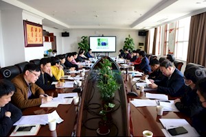 学院党委理论学习中心组举行“以习近平新时代中国特色社会主义思想为指导，认真做好‘抗疫情、谋发展’工作”主题学习会