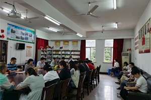 建工学院教师学习两会精神 热议政府工作报告 