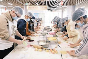 我校第三届后勤优质服务月圆满闭幕  